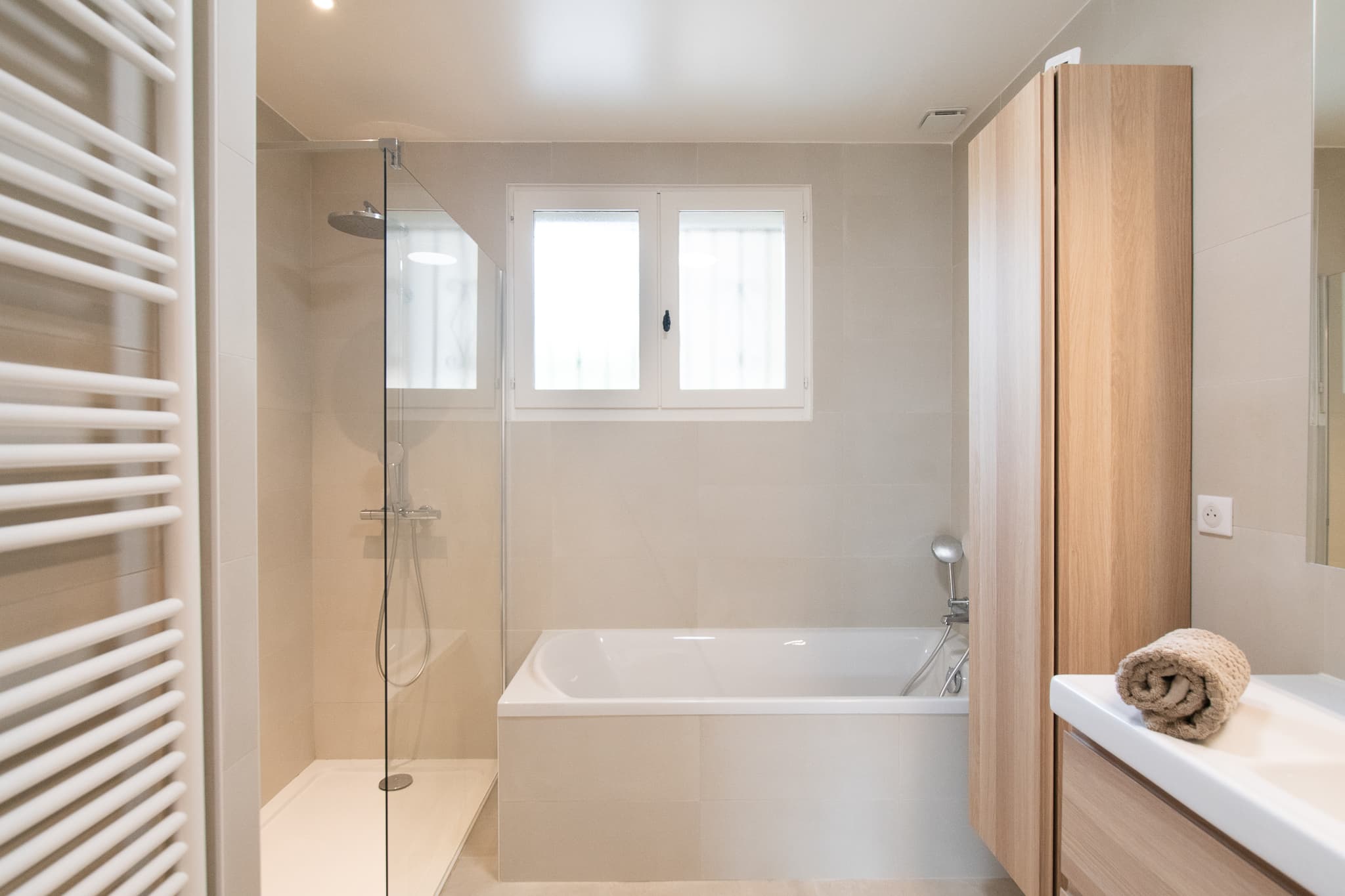Gemeinsames Badezimmer — Ansicht 2, La Gemmerie